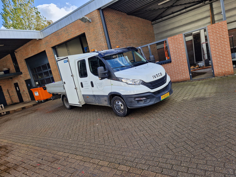Bloeiende Ruimtes — voertuigbelettering — Voertuigbelettering & wrapping