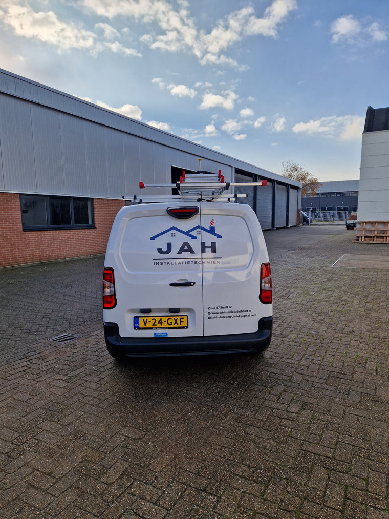 JAH Installatietechniek — busbestickering — Voertuigbelettering & wrapping