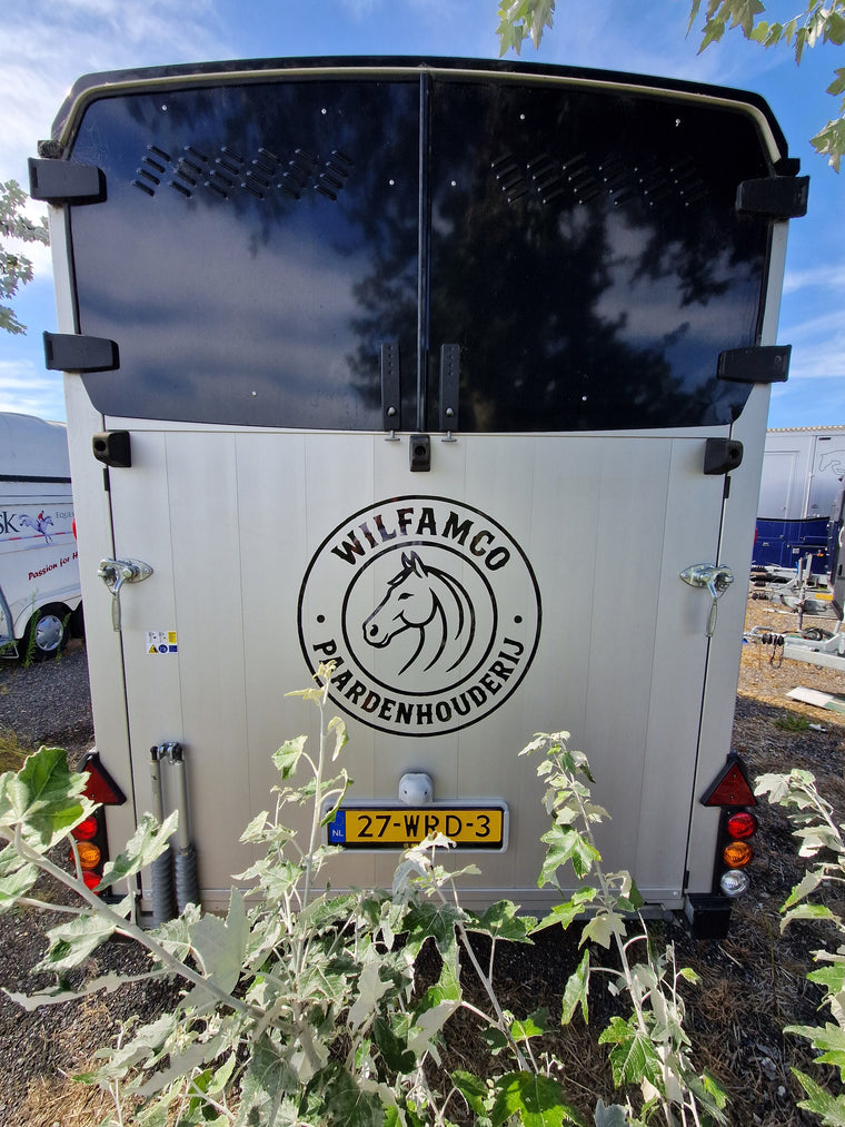 Wilfamco — paardentrailer met logo — Voertuigbelettering & wrapping