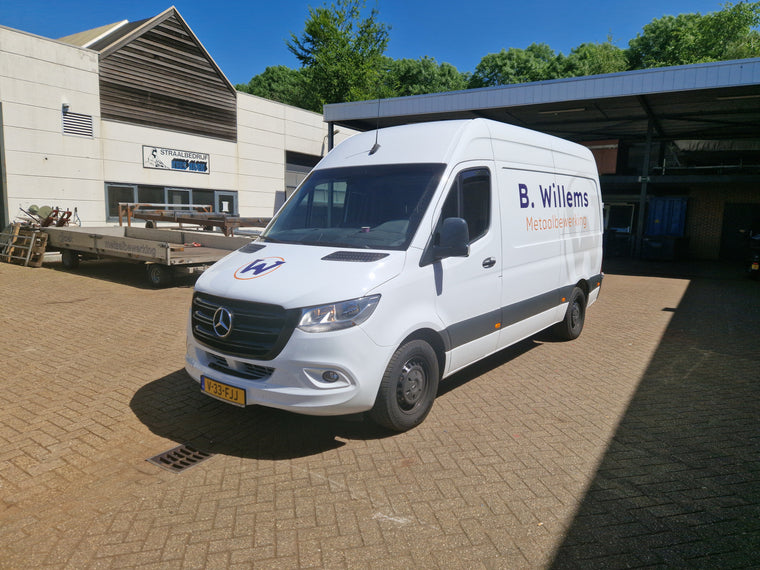 B. Willems Metaalbewerking — Bedrijfsbus beletteren