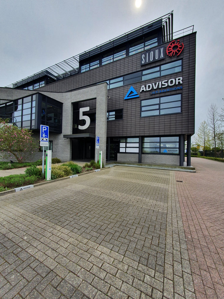 Advisor — Huisstijl op glas